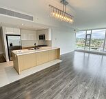 Beautiful Two Bedroom + Den Downtown Condo, 2 Full Bathroom & 360 Degree Views