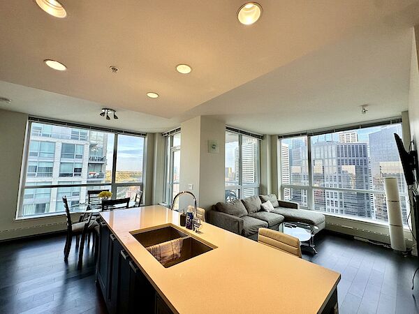 Calgary 2 bedrooms Condo Unit for rent. Property photo: 80692-2