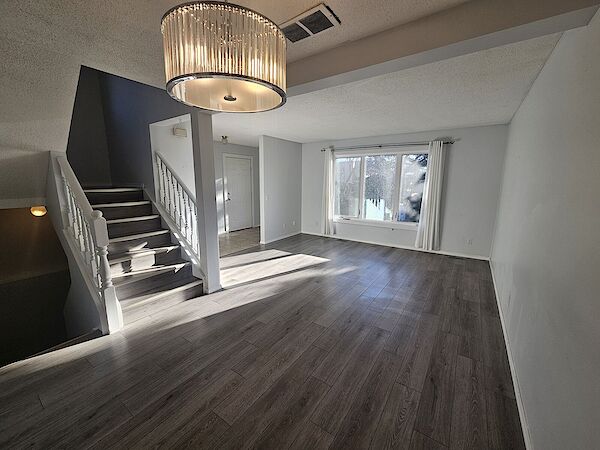 Calgary 4 bedrooms Duplex for rent. Property photo: 81141-3