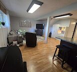 Bright Montgomery basement suite