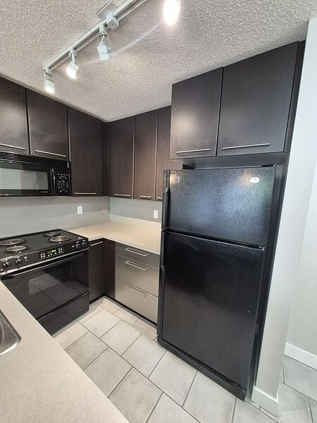 Calgary 1 bedroom Condo Unit for rent. Property photo: 81773-3