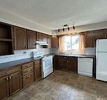 Gorgeous Renod 3BR MnFlr w/ newer hardwod,own fencd backyrd,newer window-pets ok — Castleridge, Calgary