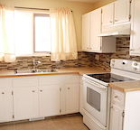Large 1200sf 3BR/2BA near LRT w/ dbl grg-newer kitchen,baths, fencd yard-pets ok — Whitehorn, Calgary