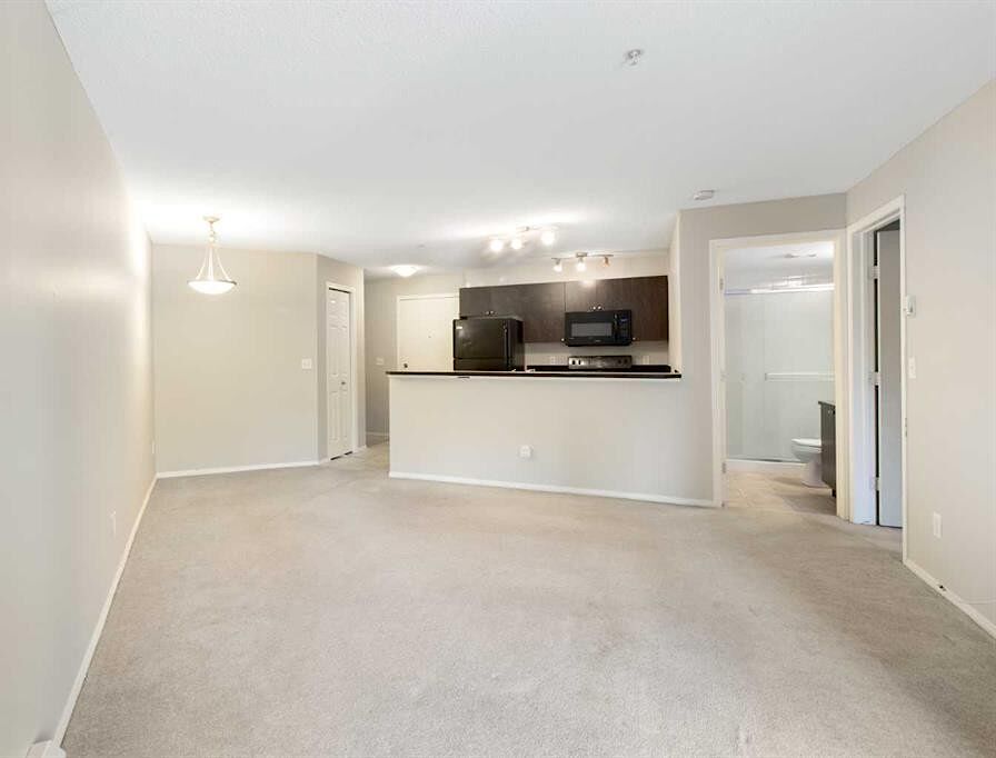 Calgary 1 + Den bedrooms Condo Unit for rent. Property photo: 87423-1