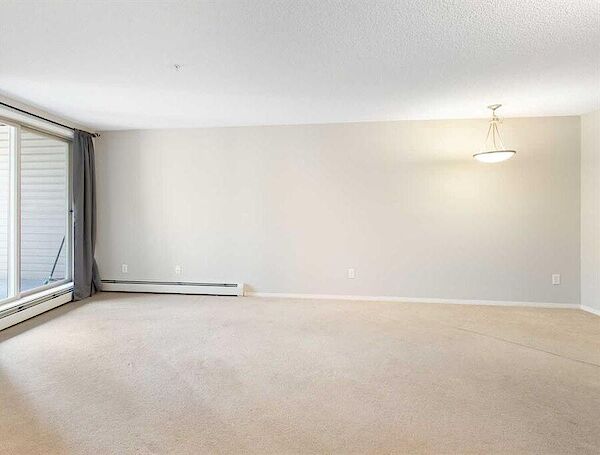Calgary 1 + Den bedrooms Condo Unit for rent. Property photo: 87423-3