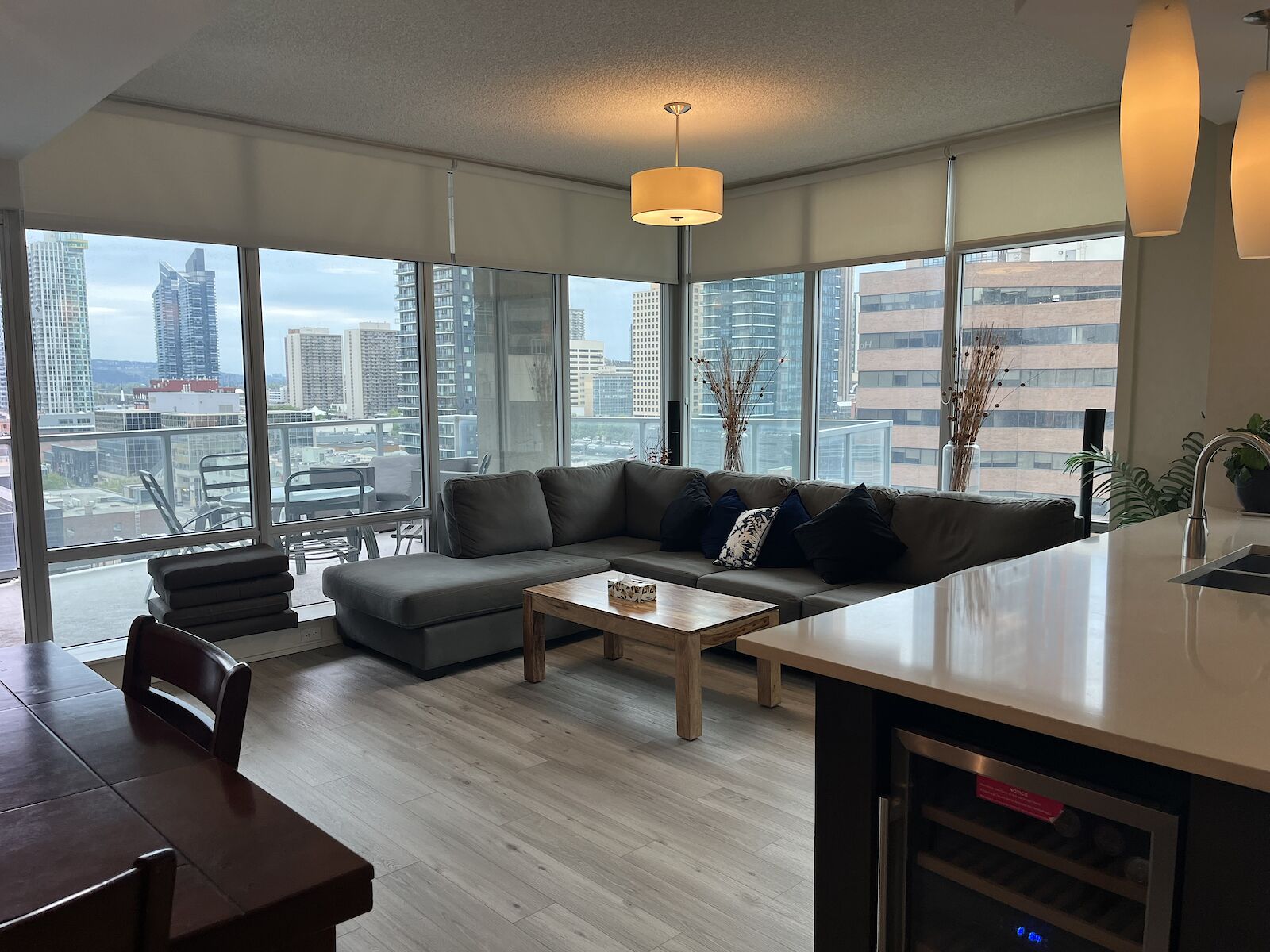 Calgary 2 bedrooms Condo Unit for rent. Property photo: 87815-1