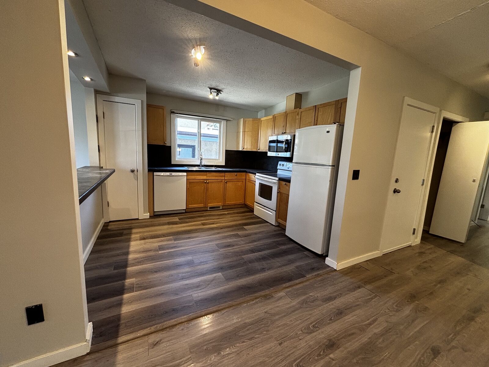 Calgary 3 bedrooms Main Floor for rent. Property photo: 87877-1