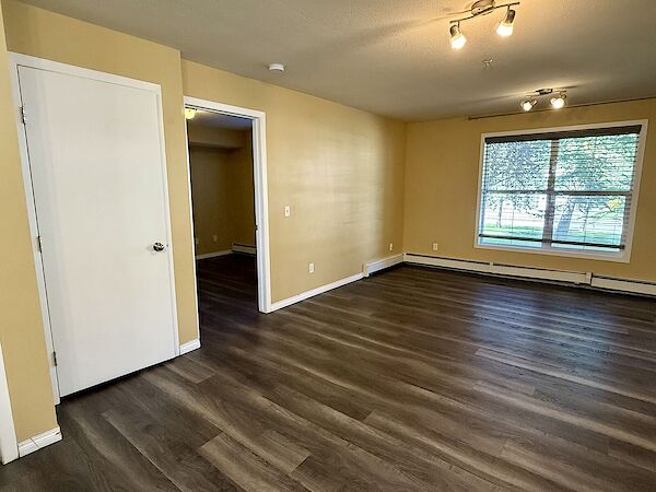 Calgary 2 bedrooms Apartment for rent. Property photo: 88352-2