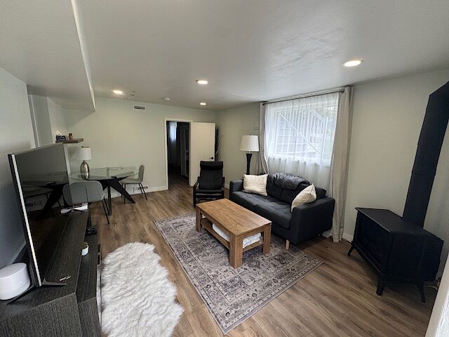 Calgary 1 bedroom Basement for rent. Property photo: 90448-1