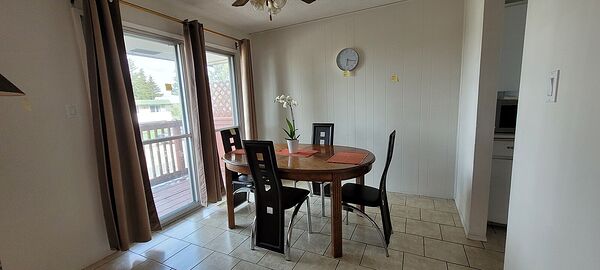 Calgary 4 bedrooms Duplex for rent. Property photo: 91422-2