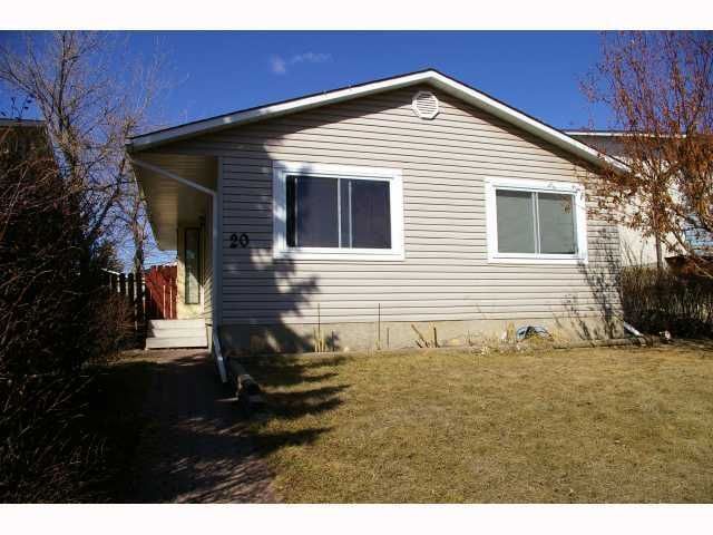 Airdrie 5 + Den bedrooms House for rent. Property photo: 92023-1