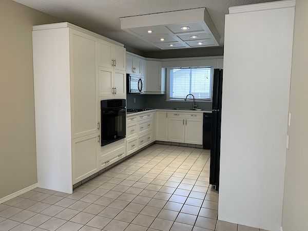 Airdrie 5 + Den bedrooms House for rent. Property photo: 92023-2