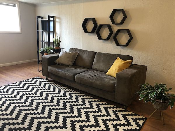 PET FRIENDLY 3 Bedroom Basement Suite -Close to UofC/MRU