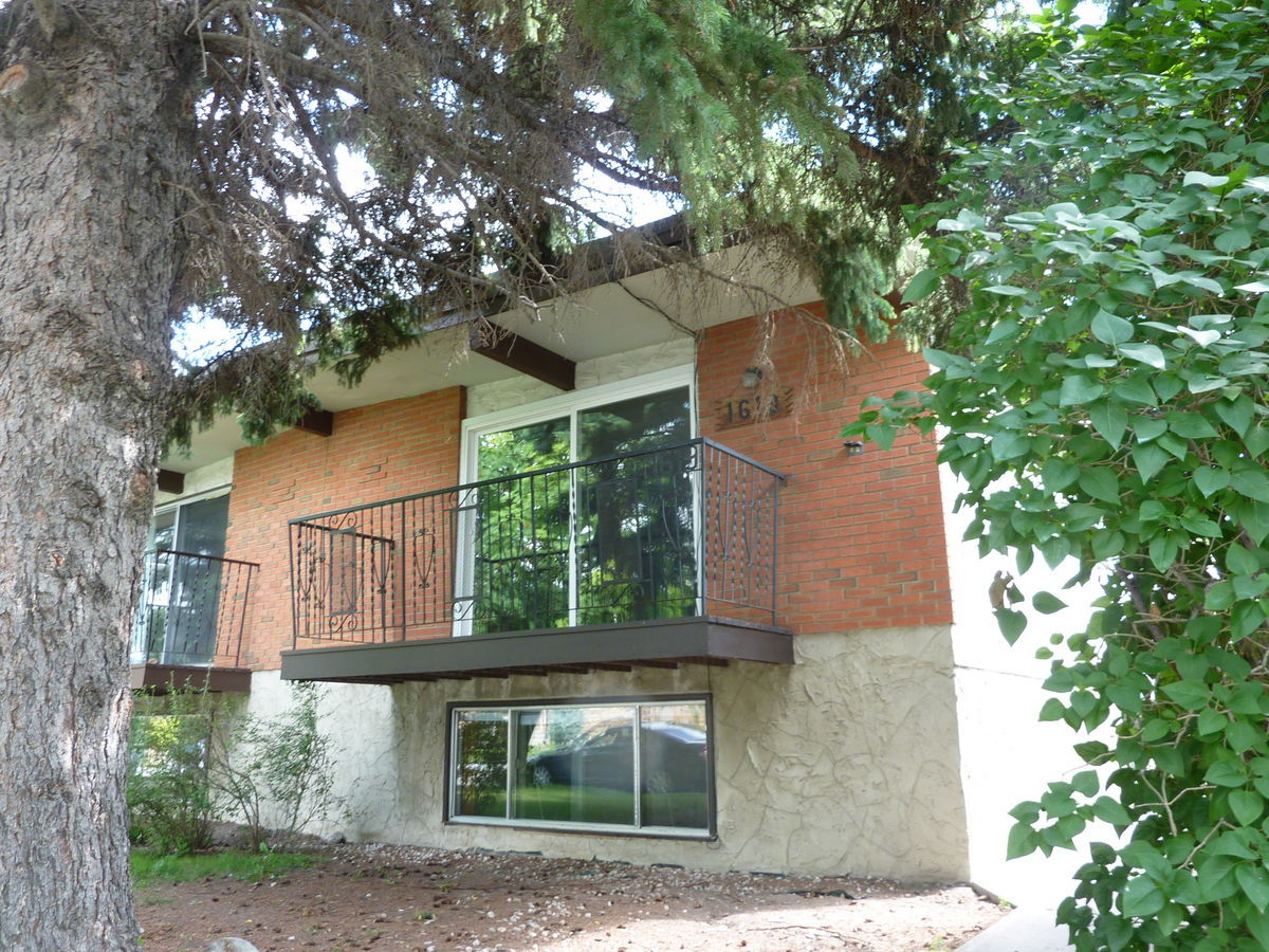 Calgary 2 bedrooms Duplex for rent. Property photo: 93300-1
