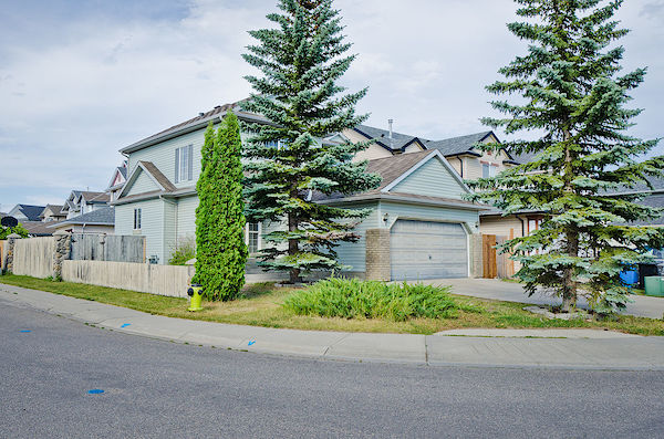 Spacious Family Home in Somerset | Finished Basement + Double Garage!