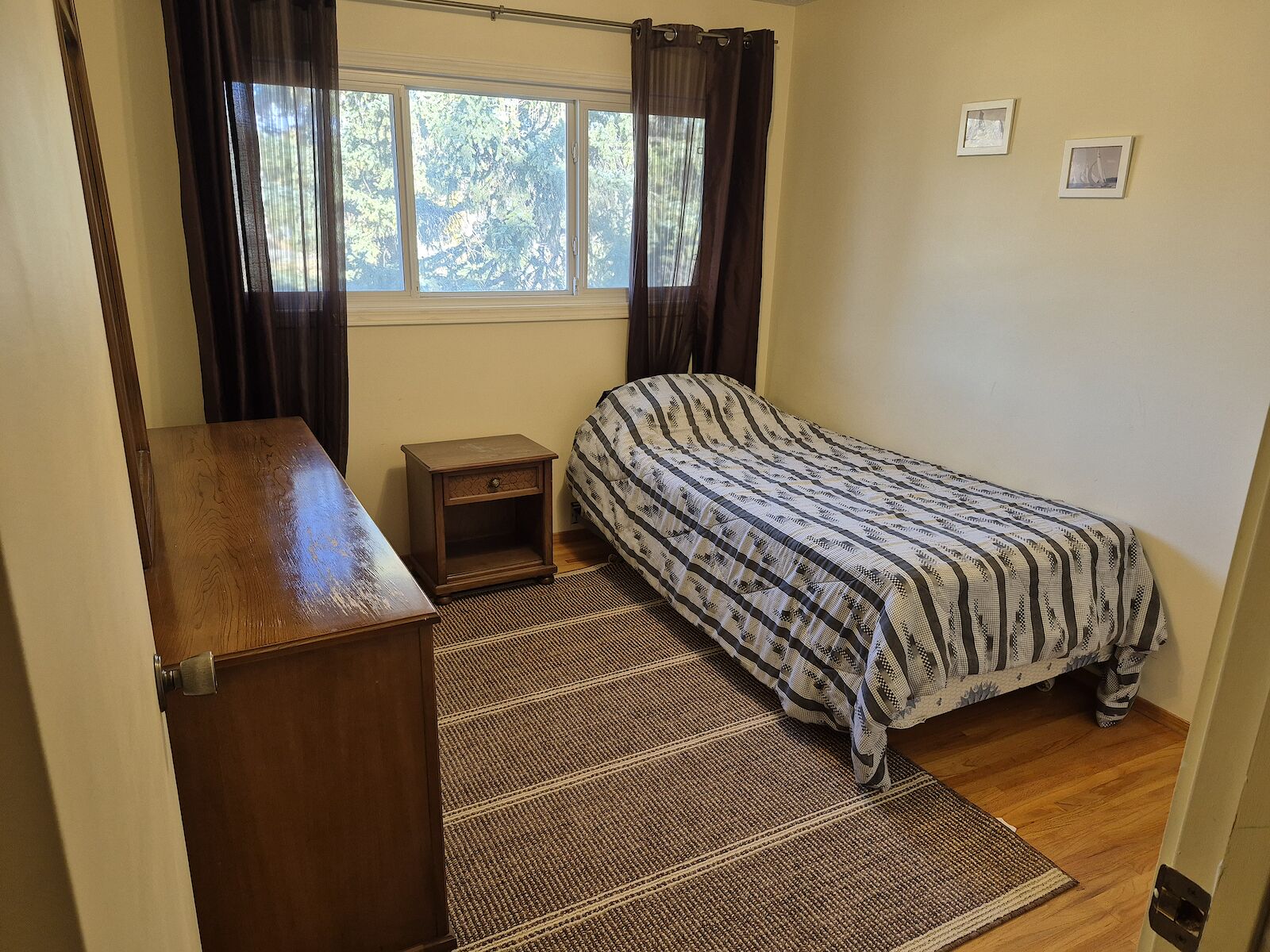 Calgary 3 bedrooms Room For Rent for rent. Property photo: 97582-1
