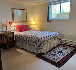 Bright furnished Very large room, safe upscale neighborhood Pump Hill SW — Pumphill, Calgary