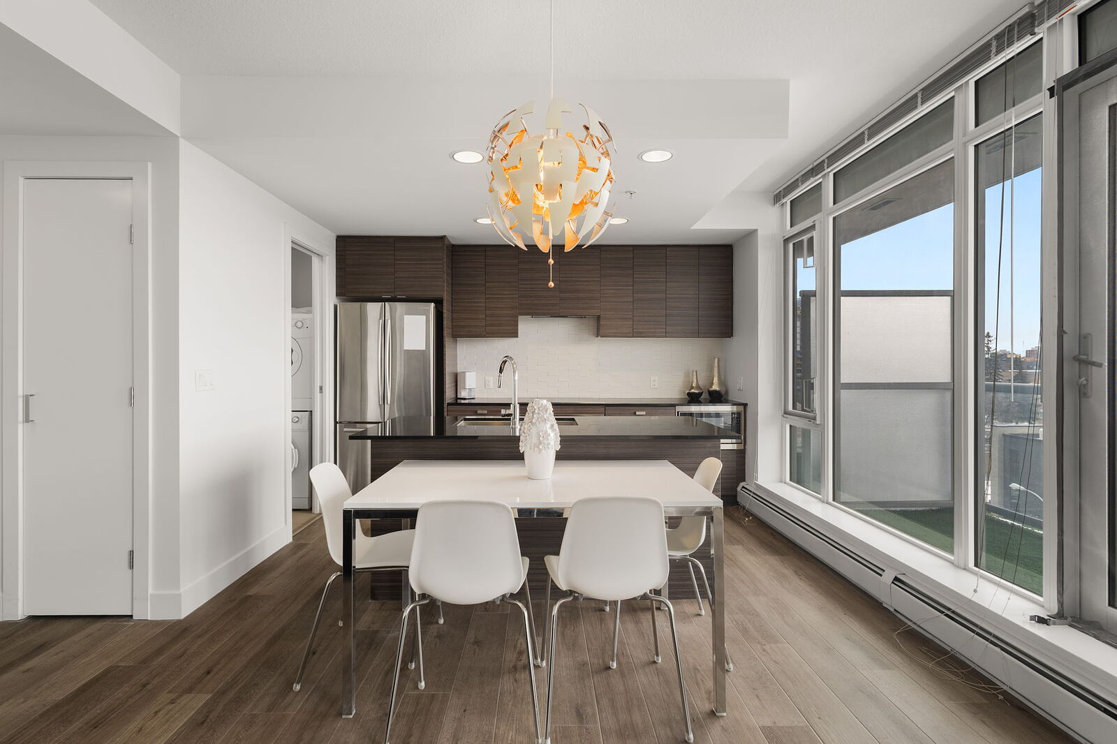 Calgary 2 bedrooms Condo Unit for rent. Property photo: 99088-1