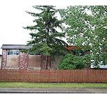 Fully Renovated Inner City 4plex backing onto the Park!! (Pet Friendly)