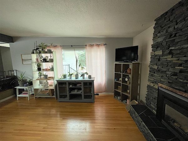 Calgary 4 + Den bedrooms House for rent. Property photo: 99893-2